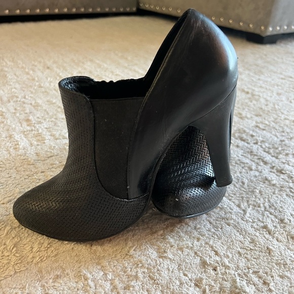 Elegant Black Women's Ankle Boots - Picture 6 of 14